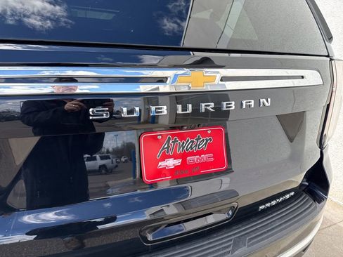 Used 2024 Chevrolet Suburban Premier AWD/4WD image 30
