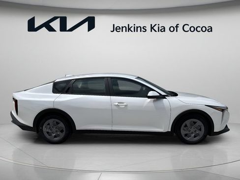 New 2026 Kia K4 FWD image 3
