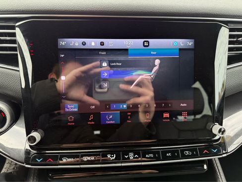 Used 2024 Jeep Wagoneer 4WD image 21