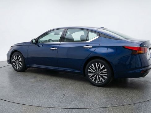 Used 2025 Nissan Altima 2.5 SV image 6