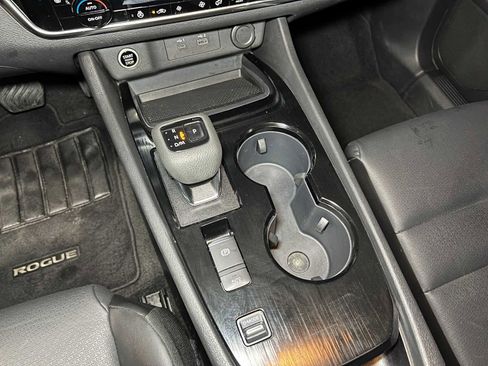 Used 2022 Nissan Rogue SV w/ SV Premium Package FWD image 34