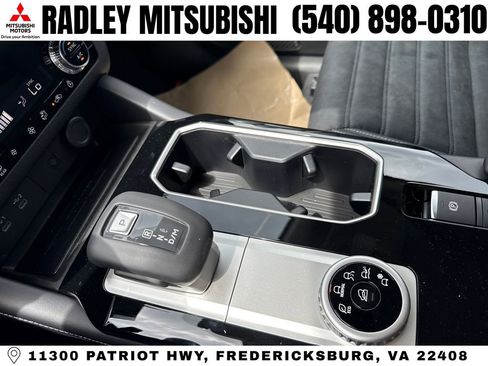 New 2026 Mitsubishi Outlander SE image 11