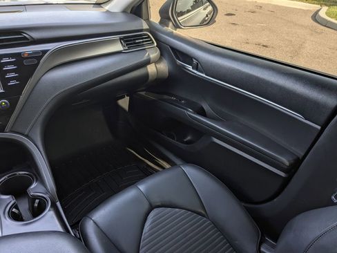 Used 2019 Toyota Camry SE FWD image 18