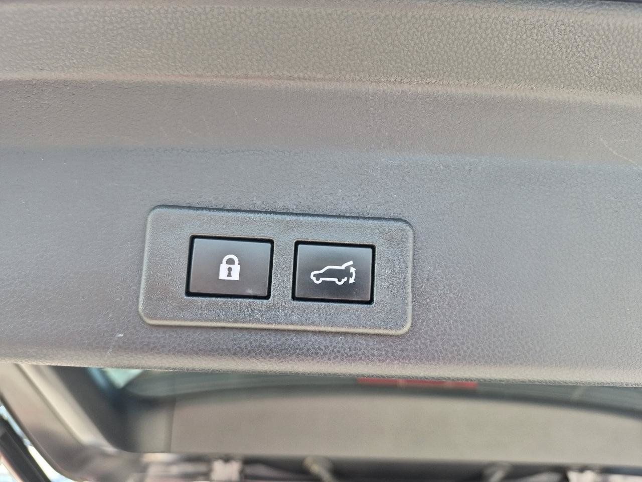 Used 2022 Subaru Ascent Limited AWD/4WD image 11