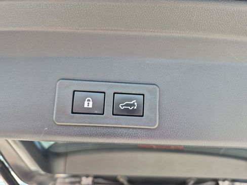 Used 2022 Subaru Ascent Limited AWD/4WD image 11