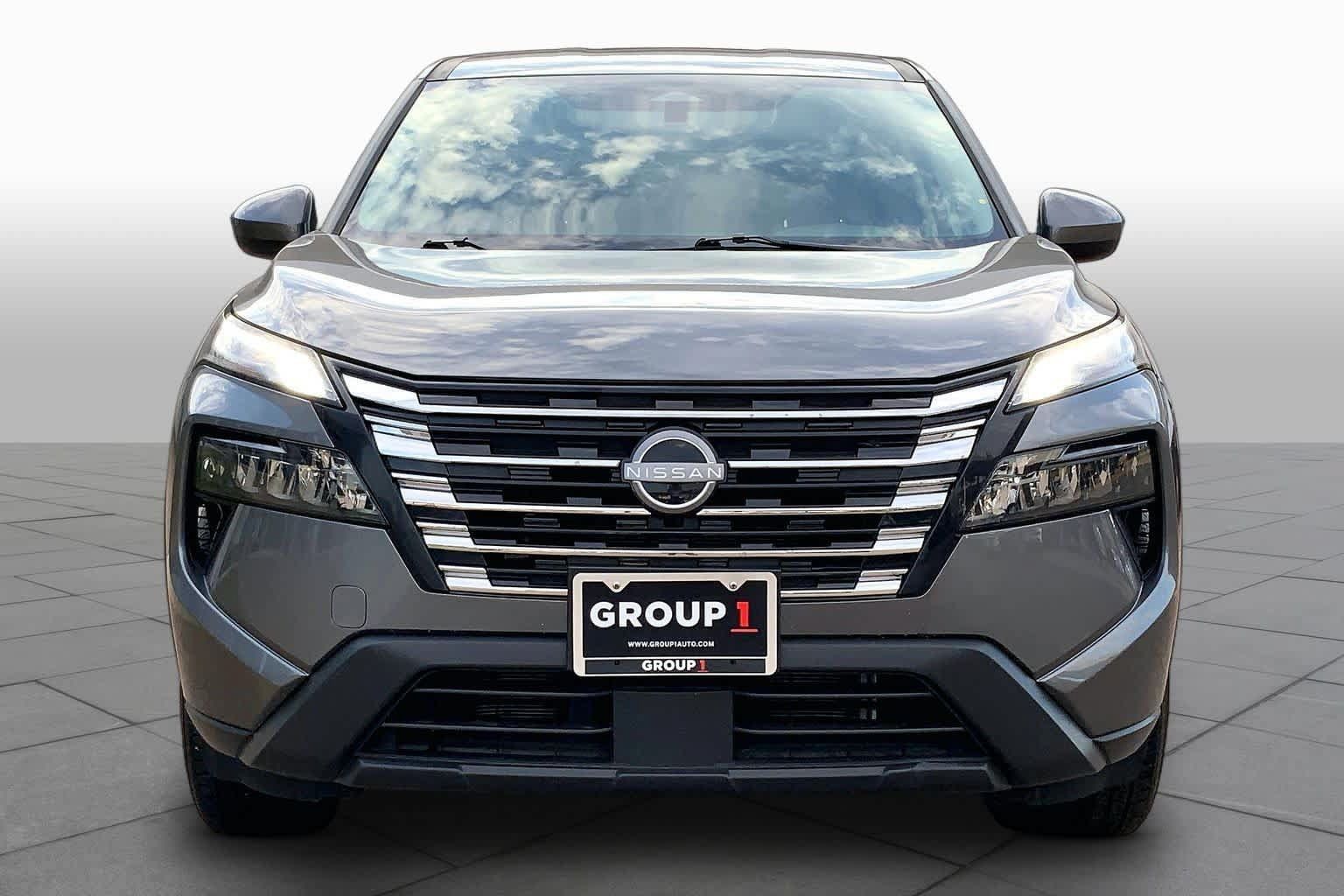 Used 2025 Nissan Rogue SV AWD/4WD image 4