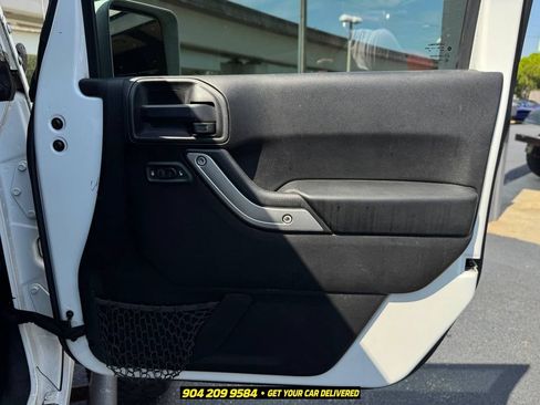 Used 2016 Jeep Wrangler Sahara w/ Connectivity Group AWD/4WD image 21