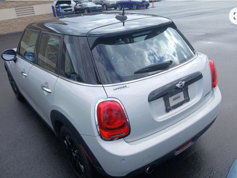 Used 2018 MINI Cooper 4-Door Hardtop image 4