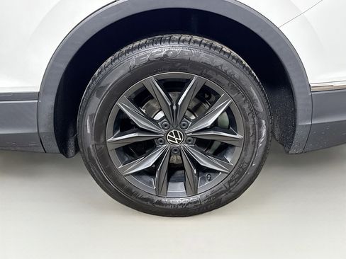 Used 2023 Volkswagen Tiguan SE w/ Panoramic Sunroof Package AWD/4WD image 26