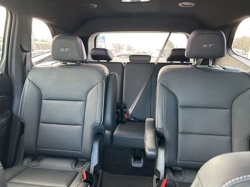 Used 2025 Buick Enclave Sport Touring image 23