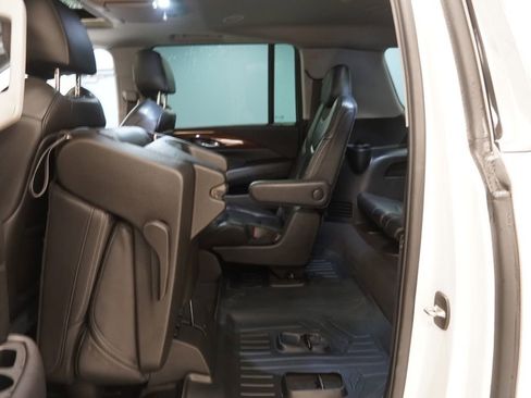 Used 2019 Cadillac Escalade ESV Luxury image 31