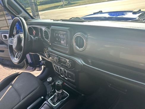 Used 2018 Jeep Wrangler Unlimited Sahara w/ Cold Weather Group AWD/4WD image 26
