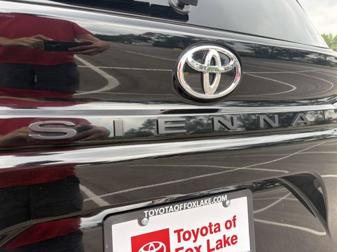 Used 2026 Toyota Sienna XLE FWD image 42