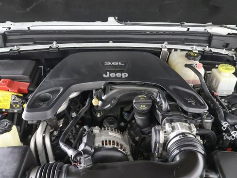 Used 2021 Jeep Gladiator Rubicon w/ Safety Group AWD/4WD image 16