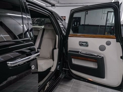 Used 2011 Rolls-Royce Ghost RWD image 17