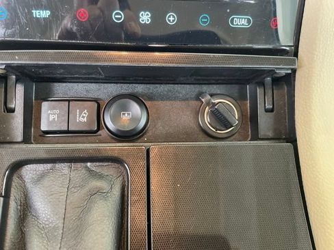 Used 2018 Ford Taurus Limited w/ Driver Assist Package FWD image 38