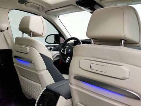 Used 2025 BMW X7 M60i AWD/4WD image 41