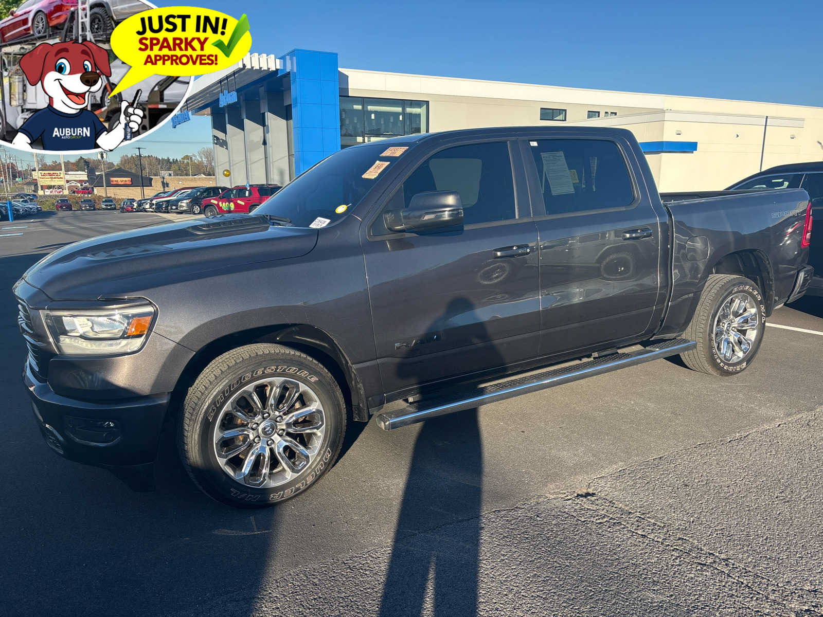 Used 2023 RAM 1500 Laramie AWD/4WD image 1