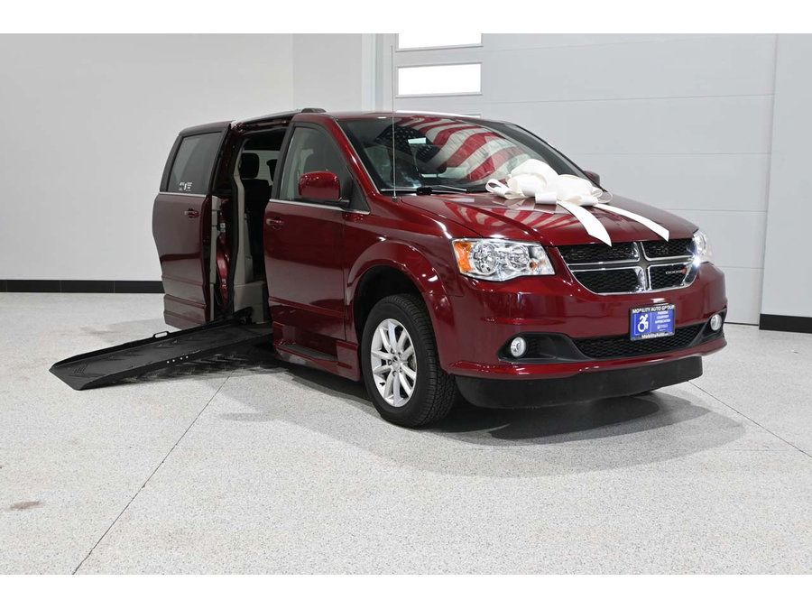 Used 2019 Dodge Grand Caravan SXT FWD image 2