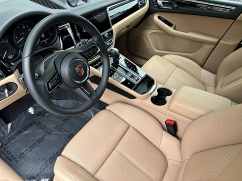 Certified 2026 Porsche Macan AWD/4WD image 4