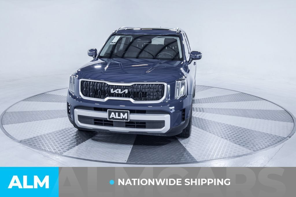 Used 2024 Kia Telluride EX w/ EX Captain's Chair Package FWD image 2