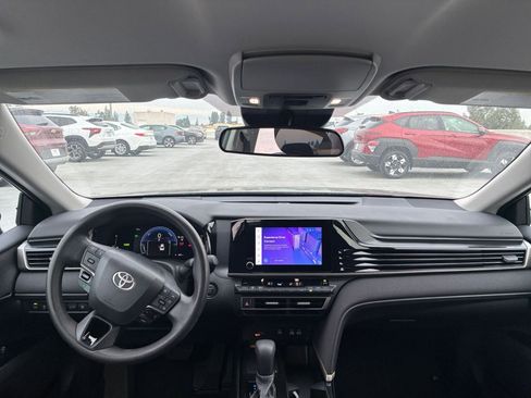 Used 2025 Toyota Camry LE image 33
