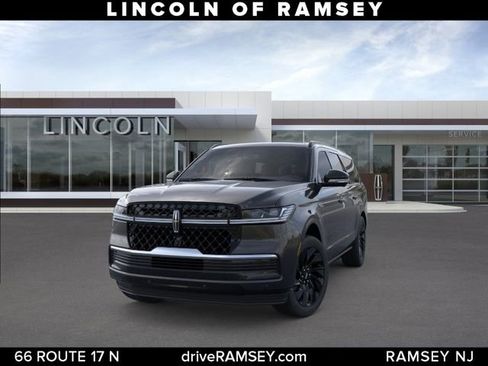 New 2026 Lincoln Navigator L Reserve w/ Jet Appearance Package AWD/4WD image 2