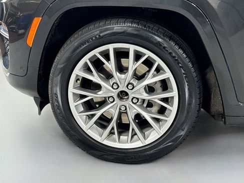 Used 2023 Jeep Grand Cherokee Summit w/ Advanced Protech Group IV AWD/4WD image 11