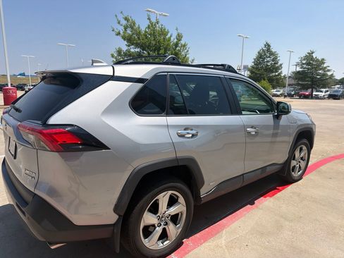 Used 2020 Toyota RAV4 Limited w/ Limited Grade Weather Package AWD/4WD image 16