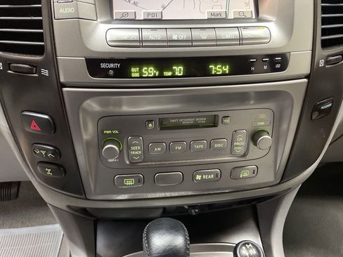 Used 2003 Toyota Land Cruiser image 23