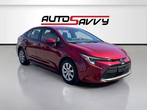Used 2025 Toyota Corolla LE FWD image 1