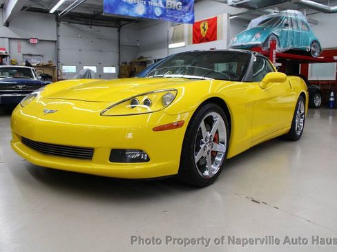 Used 2007 Chevrolet Corvette Coupe w/ Preferred Equipment Group RWD image 2