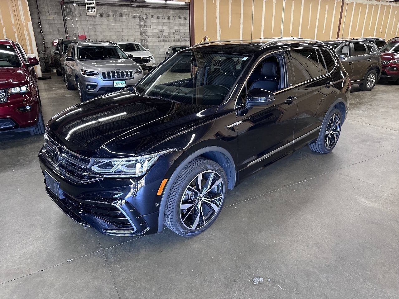 Used 2022 Volkswagen Tiguan SEL R-Line AWD/4WD image 1