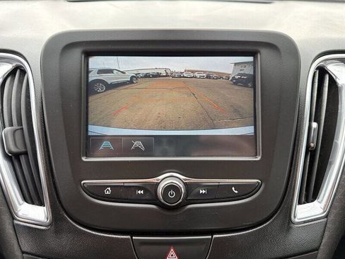 Used 2017 Chevrolet Malibu LT image 24