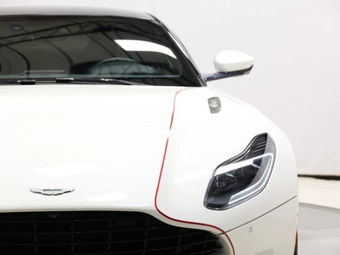 Used 2018 Aston Martin DB11 Coupe image 79