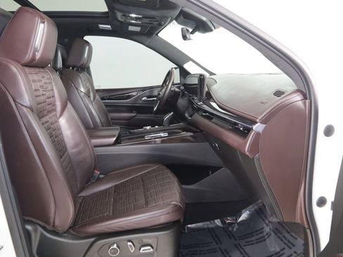 Used 2021 Cadillac Escalade ESV Sport Platinum w/ LPO, ONYX Package AWD/4WD image 16