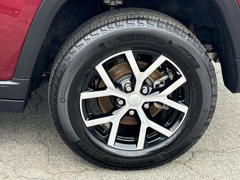 Used 2024 Jeep Grand Cherokee Limited image 38