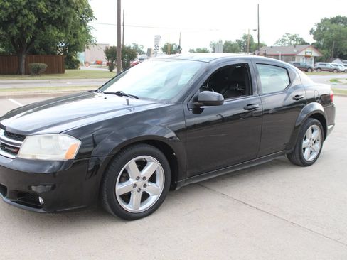 Used 2011 Dodge Avenger Lux FWD image 8