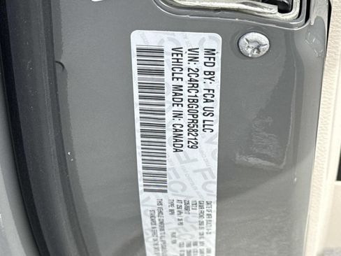 Used 2023 Chrysler Pacifica Touring-L image 31