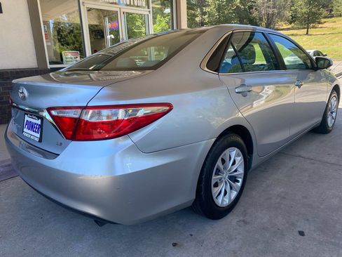 Used 2015 Toyota Camry LE FWD image 7