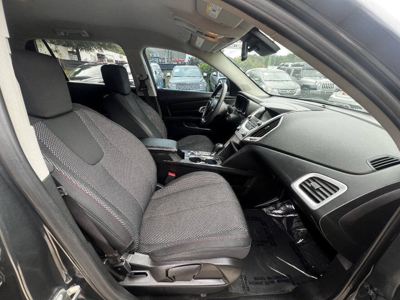 Used 2017 GMC Terrain SLE FWD image 13
