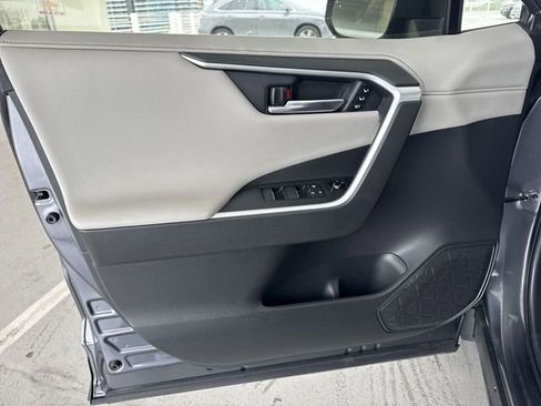 Used 2020 Toyota RAV4 Limited image 13