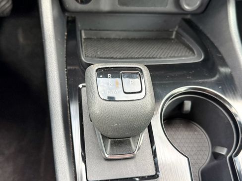 Used 2024 Nissan Rogue S AWD/4WD image 35