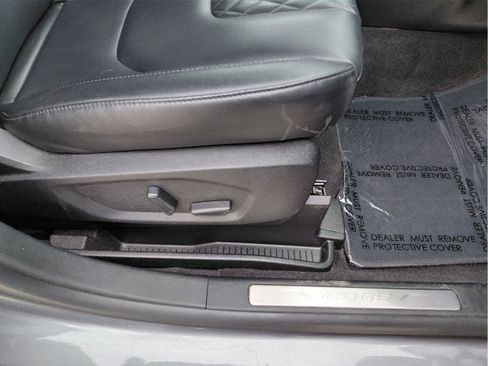 Used 2024 Ford Edge Titanium image 13