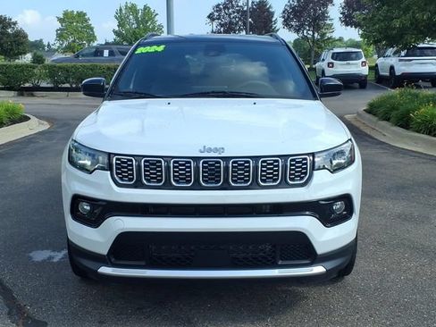 Used 2024 Jeep Compass Limited AWD/4WD image 2