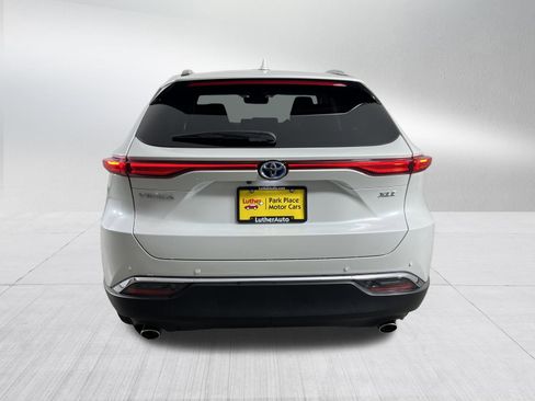 Certified 2024 Toyota Venza XLE AWD/4WD image 6