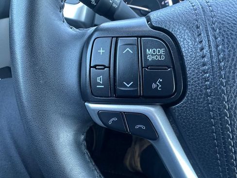 Used 2019 Toyota Highlander XLE AWD/4WD image 21
