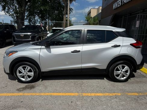 Used 2019 Nissan Kicks S FWD image 4