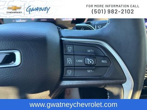 Used 2024 Jeep Grand Cherokee L Limited w/ Black Appearance Package image 17