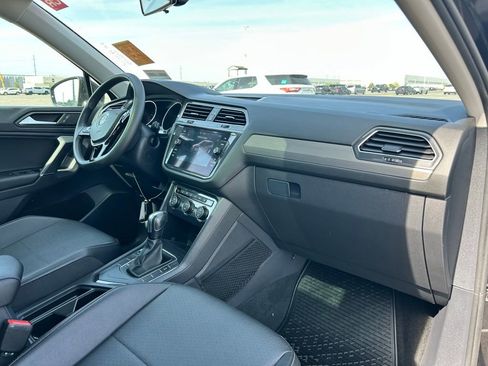 Used 2020 Volkswagen Tiguan SE w/ Panoramic Sunroof Package FWD image 10